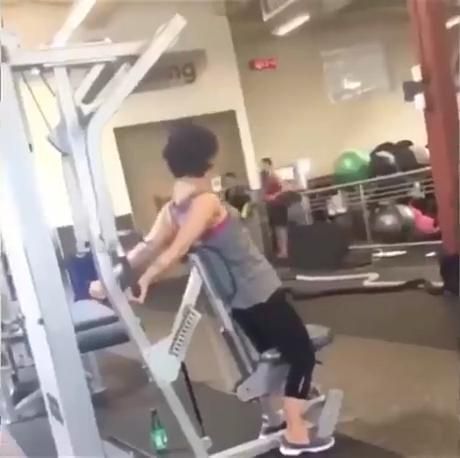 Funny Gym Videos, Funny Short Video Clips, Funny Accidents, Crazy Funny Pictures, Fit Motivation, Funny Films, Gym Humor, Workout Humor, Funny Vid