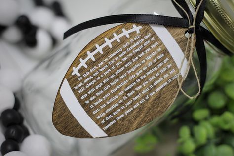 Senior Football Night Gifts, Senior Football Table Ideas, Senior Football Night Ideas, Senior Night Quotes, Diy Senior Gifts, Senior Night Gift Ideas Football, Senior Night Basket Ideas, Senior Gift Ideas High School Sports, Football Senior Night Ideas