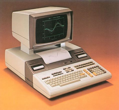 One of the first desktop computers in 1980 equipped with 12" color monitor and light pen for design and illustration work Alter Computer, Old Computer, Micro Computer, Computers Tablets And Accessories, Computer History, Old Technology, Retro Gadgets, Old Computers, Cameras And Accessories