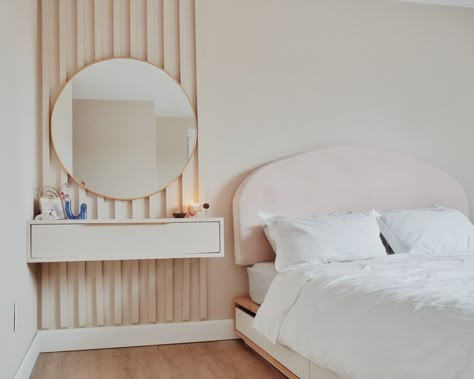 DIY wood slat wall with built in floating vanity/nightstand Floating Vanity Table Bedroom, Bedroom Built In Vanity, Floating Dressing Table Ideas, Shelf Vanity Ideas, Vanity As Nightstand, Floating Vanity Bedroom, Vanity Wall Ideas, Floating Shelf Vanity, Floating Vanity Shelf