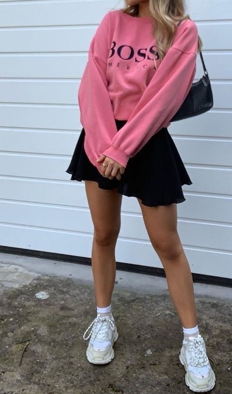 Black Skater Skirt Outfit, Tennis Skirt And Sweatshirt, Skirt With Stockings Outfit, Pink Sweatshirt Outfit, Pleated Mini Skirt Outfit, Pink Top Outfit, Skater Skirt Outfit, Skirt Outfit Casual, Casual Oufits