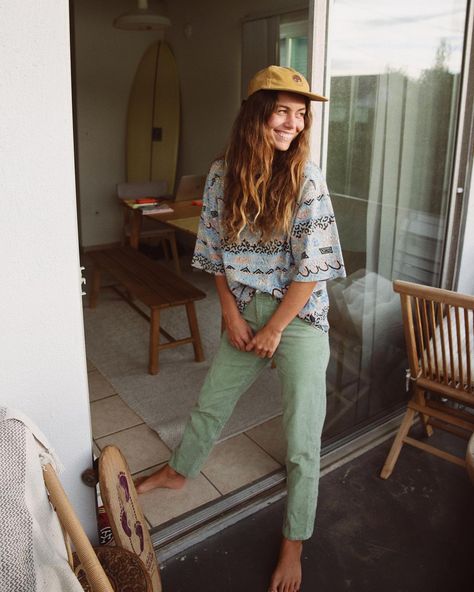 Casual Lifestyle Photography, Louise Maurisset, Salty Granola Outfits, Surf Outfit Women, Surfer Style Outfits, Surf Aesthetic Outfit, Granola Outfits Summer, Boho Surfer Style, Salty Granola