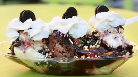 12 banana split variations Homemade Ice Cream Sundae Ideas, Ice Cream Sundae Ideas, Sundae Ideas, Ice Cream Sundae Recipe, Pink Lemonade Recipes, Ice Cream Games, Sundae Recipes, Ice Cream Sundaes, Ice Cream At Home