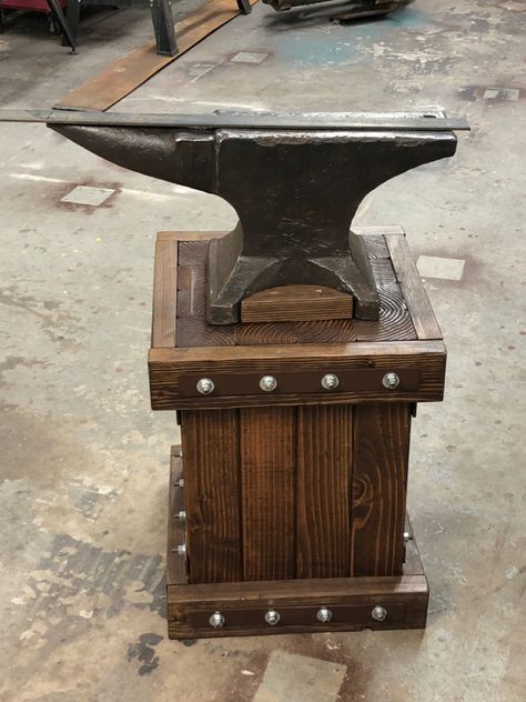 4x4 anvil stand Anvil Stand Ideas, Anvil Stand, Blacksmith Workshop, Forging Tools, Woodworking Organization, Garage Workshop Organization, Wood Spoon Carving, Workbench Plans Diy, Welding Shop