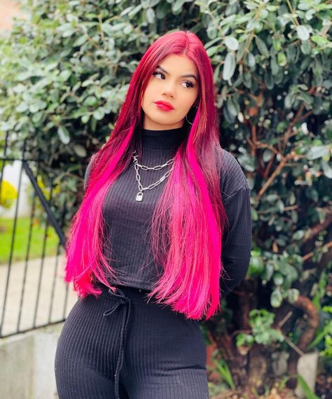 238,7 mil Me gusta, 3.439 comentarios - Mariana Ávila (@soymarianaavila) en Instagram: "Una foto seria. ¿Hacemos memes?" Mariana Avila, Yolo Aventuras, Dyed Hair, Dreadlocks, Long Hair Styles, Hair Styles, Memes, Hair, Red