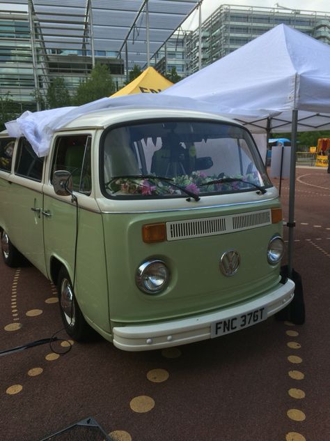 Green Camper Van, Dream Roadtrip, Rental Renovation, Van Drawing, Vintage Vw Camper, Volkswagon Van, Manifest Board, Van Lifestyle, Mercedes Van