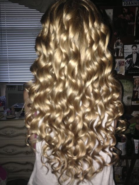 Hair Stylies, Long Blonde, Long Blonde Hair, Hair Inspo Color, Silky Hair, Long Curly Hair, Shiny Hair, Long Curly, Aesthetic Hair