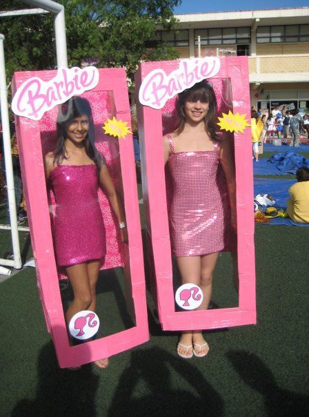 60 Easy Halloween Costumes for 2023 - Hike n Dip Movie Character Halloween Costumes, Barbie And Ken Costume, Diy Photo Frame, Character Halloween Costumes, Barbie Halloween Costume, Crazy Costumes, Barbie Halloween, Clever Halloween Costumes, Costumes Couples