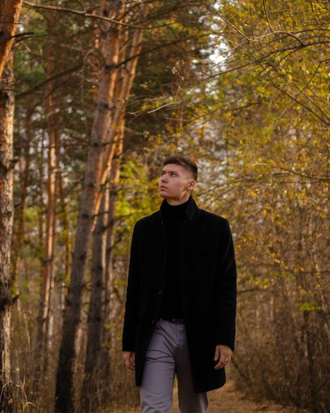 Autumn Men Photoshoot, Men Photoshoot Poses Outdoor Nature, Male Portrait Poses Outdoor, Forest Photoshoot Men, Men Outdoor Photoshoot, Man In Forest, Nature Poses, Forest Trip, Forest Portrait