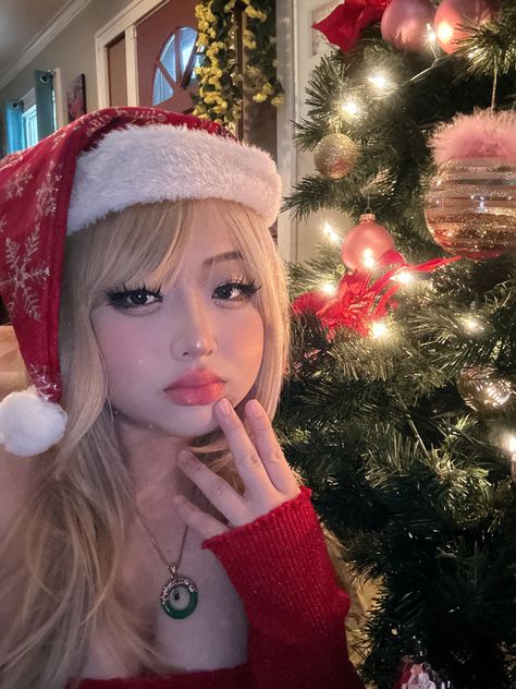 Christmas Outfit Asian, Christmas Makeup Douyin, Christmas Selfie Ideas, Dress Ornaments, Red Christmas Outfit, Christmas Party Makeup, Makeup Doll, Makeup Cute, Makeup Christmas