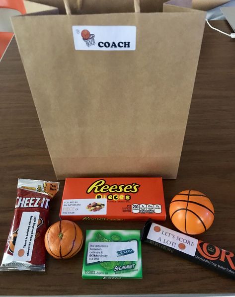 Basketball team goodie bag  #teammom  #basketballsnacks #basketball Goodie Bags For Basketball Players, Basketball Treats For Team Goodie Bags, Basketball Snacks For Team Goodie Bags, Basketball Goodie Bag Ideas, Basketball Treats For Team, Basketball Snacks For Team, Team Mom Basketball, Basketball Treat Bags, Basketball Team Treats