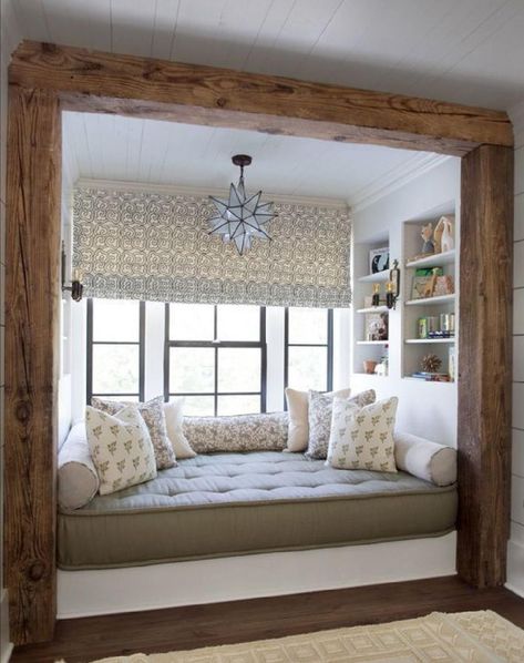 Cushions Bedroom, Cabin Chic, Star Chandelier, Farmhouse Decor Living Room, Classic Interior, Farmhouse Living, Window Seat, Design Living, Design Case