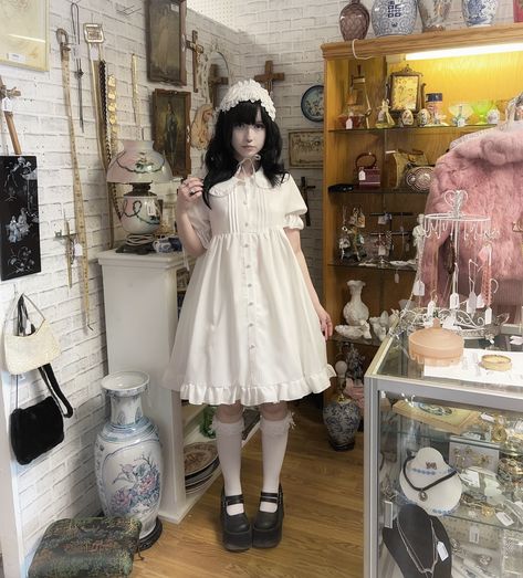 Doll at the antique store 🗝️🕰️🤍 Doll Inspired Outfits, Morute Fashion, Doll Outfit Ideas, Morute Outfits, Antique Outfits, Outfit Themes, Stanley Pines, Lolita Outfit, Ruffled Socks