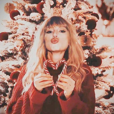 ⋆.˚🎀ྀི ⸆⸉ on TikTok Taylor Swift Christmas Aesthetic, Art Inspiration Creative, Creative Tattoo Ideas, Taylor Swift Christmas, Christmas Pfp, Creative Tattoo, Christmas Dreaming, Best Profile Pictures, Love U So Much