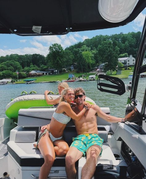 Cute Couple Boat Pics, Boat Pics With Boyfriend, Lake With Boyfriend, Lake Boat Pictures, Boat Pictures With Boyfriend, Lake Pics With Boyfriend, Couple Boat Pics, Boat Couple Pics, Lake Pictures With Boyfriend