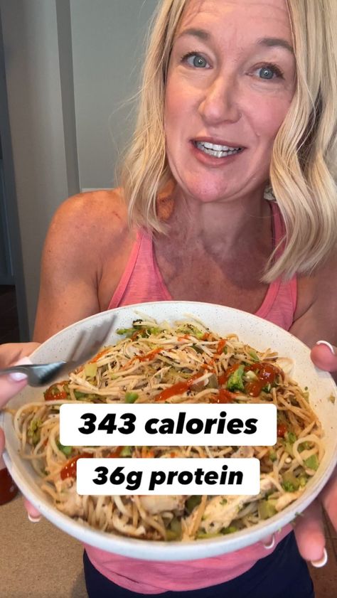 The calorie deficit queen - Kacy Allensworth | Recipe here in caption yall 👇 I use Palmini because it’s: 👉 low cal 👉 high volume 👉 full of fiber 👉 a great pasta substitute Use code… | Instagram Broccoli Peanut Sauce, Low Cal High Volume, Low Calorie High Volume Meals, High Volume Low Calorie Food, Low Calorie Pasta Recipes, Low Calorie Pasta, Pb Fit, Chopped Broccoli, Pasta Substitute