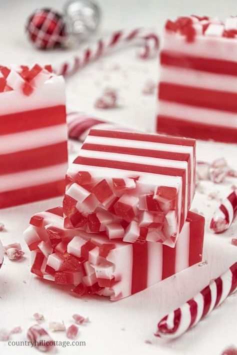 Peppermint Soap Recipe, Peppermint Lip Balm Recipe, Diy Peppermint Lip Balm, Candy Cane Soap, Diy Candy Cane, Diy Soap Bars, Savon Diy, Easy Soap Recipes, Diy Soap Recipe