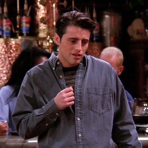 Season 1 Joey 😉 . . . #friendstvshow #friends #90s #joeytribbiani #mattleblanc #90stvshows #90sfashion #90sstyle Friends Joey, Joey Friends, Friends Outfits, Matt Leblanc, Ross Geller, Friends Cast, Friends Tv Series, Joey Tribbiani, Friends Season