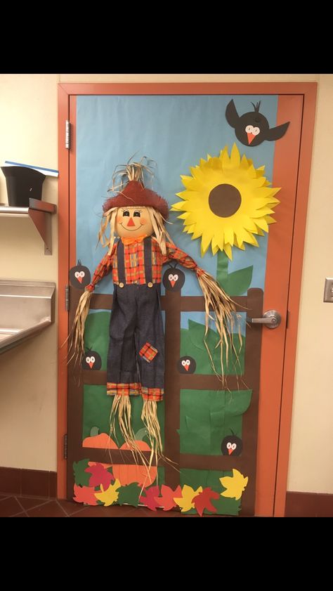 Harvest Classroom Decorations, Scarecrow Door Decoration, Classroom Fall Door Ideas, Scarecrow Door Classroom, Fall Office Door Decorating Contest, Fall Door Decorating Contest, Fall Hallway Decorations School, Fall Door Ideas, Fall Classroom Door Ideas