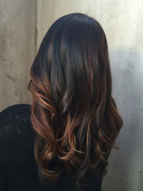 Black to caramel ombré Black To Caramel Ombre, Short Hair Ombre, Gold Ombre Hair, Hair Caramel, Caramel Ombre, Short Ombre Hair, Black Hair With Highlights, Caramel Hair, Hair Ombre