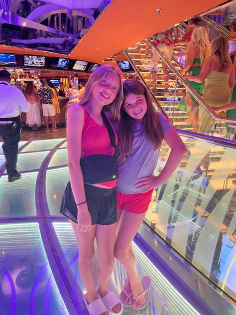 Ship Outfits, Cruise Ship Outfits, Preppy Cruise, Cruise Aesthetic, Cruise Photo, Cruise Ideas, Cruise Pictures, Paris Trip, Disney Cruise