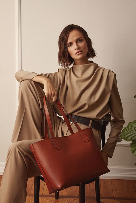 Minimalist Tote, Photography Bags, Shooting Photo, Aging Beautifully, Elba, Golden Brown, Soft Flannel, Vegetable Tanned Leather, Model Photography