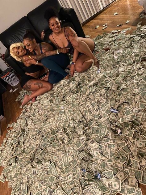 Aesthetic Striper, Striper Lifestyle Aesthetic, Girls With Money, Skrippa Aesthetic, Money Girl Aesthetic, Girl With Money, Strip Aesthetic, Money Goals Aesthetic, Money Mood