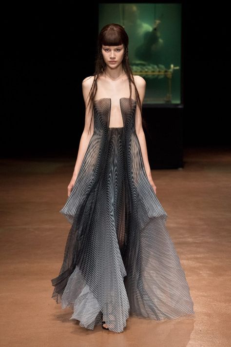 Robes Vintage, Iris Van Herpen, Couture Mode, Futuristic Fashion, Fantasy Fashion, Looks Style, Couture Collection, Look Chic, A Dress