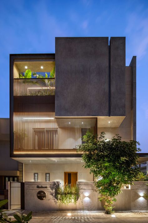 Dusk light exterior view of Manilaxmi by I K Architects House Elevation Lighting Design, 4 Storey Commercial Building Design, Residence Facade Design, Modern Bungalows, Farm Furniture, Exterior Lighting Design, Elevation Ideas, Exterior Elevation, Nha Pho