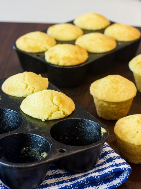 Cornbread Mini Muffins, Cast Iron Muffin Pan, Creamed Corn Cornbread, Buttery Cornbread, Muffin Pan Recipes, Chili Stew, Savory Cornbread, Mini Muffin Recipe, Cornbread Cake