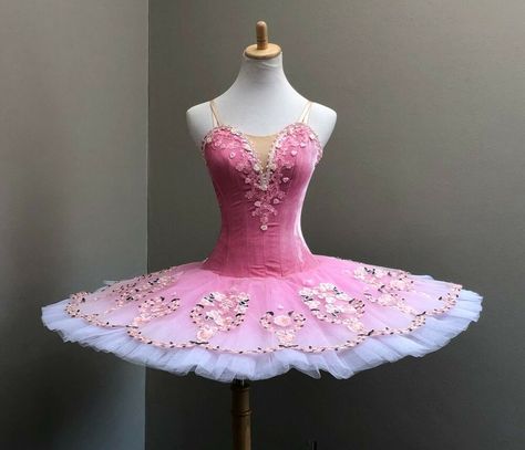 Ballerina Tutu Dress, Classical Ballet Tutu, Ballet Performance, Ballet Costume, Ballerina Tutu, Ballet Performances, Rangoli Designs Latest, Ballet Inspiration, Classical Ballet