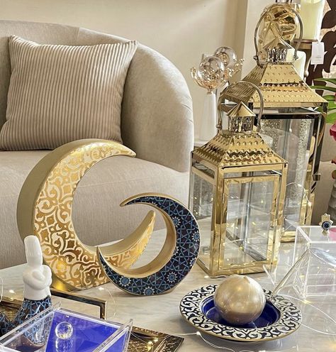 Ramadan Centerpieces, Ramdan Decore Ideas, Ramadan Decorations Diy, Ramadan Decorations Ideas Diy, Ramadan Home Decorations, Eid Backdrop, Ramadan Decorations Ideas, Salted Granola Aesthetic, Ramadan Table Setting