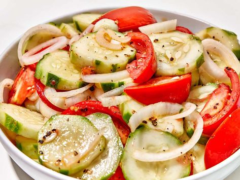 Cucumber And Tomato Salad, Cucumber And Tomato, Marinated Cucumbers, Bbq Side, Tomato Salad Recipes, 5 Ingredient Dinners, Cucumber Tomato Salad, Tomato Cucumber, Cucumber Recipes