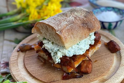 Chorizo sandwich recipe | Sobremesa Chorizo Sandwich Recipes, Chorizo Sandwich, Easy Spanish Recipes, Sausage Sandwiches, Spanish Recipes, Summer Breakfast, Whipped Feta, Cold Soup, Light Snacks