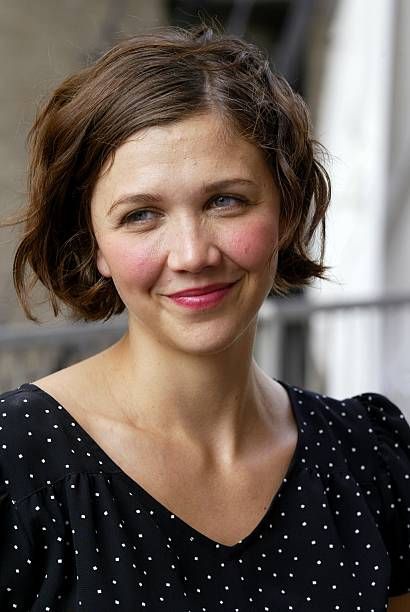 Maggie Gyllenhaal Hair, Kort Bob, Hair Formal, Black Curls, Editorial Photos, Crop Hair, Maggie Gyllenhaal, Great Haircuts, Short Wavy Hair