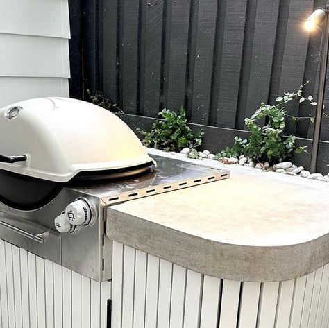 NBG Landscapes on Instagram: "Outdoor kitchen at our Kirribilli project - - - - - - #landscapedesign #outdoorkitchen #builtinbbq #polishedconcrete #concretebench #curvedconcrete #webber #gardendesign #landscapearchitecture #landscapelovers #outdoorliving" Built In Webber Bbq, Weber Q Outdoor Kitchen, Webber Bbq Built In, Curved Outdoor Kitchen, Outdoor Kitchen Weber, Weber Outdoor Kitchen, Webber Bbq, Bbq Bench, Webber Grill