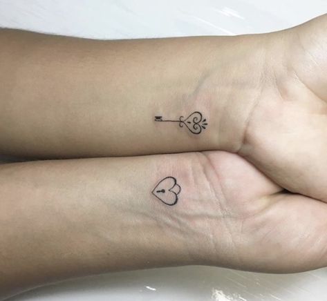 Small Key Tattoos, Tato Naruto, Couple Wrist Tattoos, Key Tattoo Designs, Lock Tattoo, Tato Paha, Tato Naga, Couple Matching Tattoo, Cute Couple Tattoos