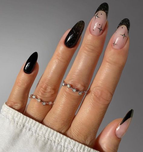 Nail Designs For New Years, Oval Nails Designs, Nails Winter, Almond Nails Designs, Pearl Nails, Black Nail Designs, 2023 Trends, Nails 2023, New Year's Nails