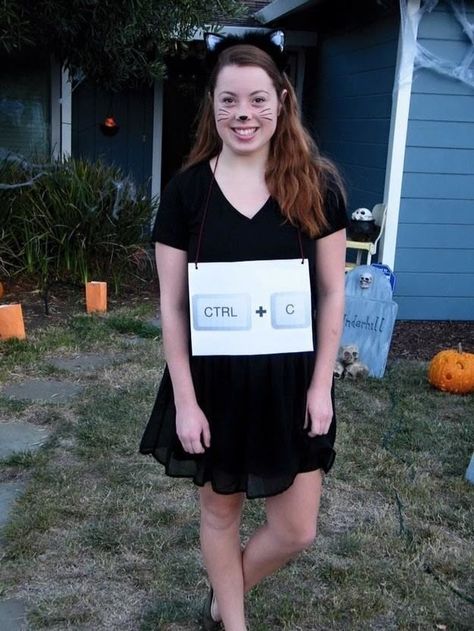 Copy cat: | 19 Hilariously Clever Halloween Costumes Easy Last Minute Costumes, Punny Costumes, Office Halloween Costumes, Punny Halloween Costumes, Diy Halloween Party, Clever Halloween, Clever Halloween Costumes, Last Minute Costumes, Birthday Gift Bags