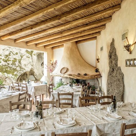 Bed N Breakfast, Farm Restaurant, Rural Architecture, Italy Wine, Rustic Fireplaces, Traditional Fireplace, Italy Holidays, Wine Travel, Sustainable Tourism