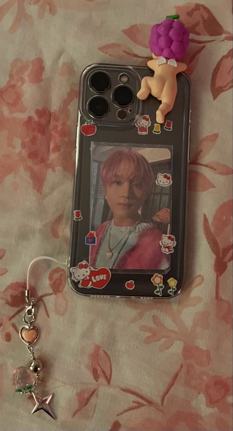 Phone Case Photocard, Pho Ideas, Homemade Phone Cases, Kpop Phone Cases, Diy Phone Case Design, Cute Ipad Cases, Creative Iphone Case, Charm Phone, Kawaii Phone Case