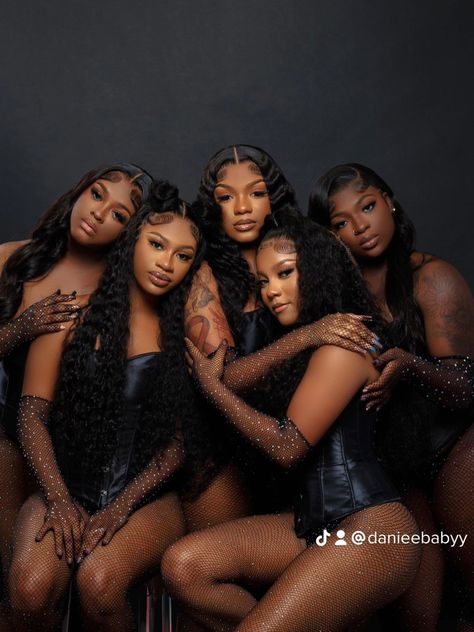 Group Picture Poses, Friendship Photoshoot, 21st Birthday Photoshoot, Beautiful Photoshoot Ideas, Sisters Photoshoot, Hair Photography, Business Photoshoot, Branding Photoshoot Inspiration, Creative Photoshoot Ideas