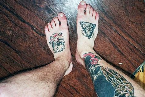 Ankle Tattoo Men, Tattoos Pinterest, Places For Tattoos, Men Tumblr, Gif Disney, Foot Tattoo, Tattoo Removal, Foot Tattoos, Skull And Bones