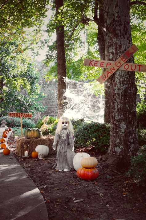 Halloween Lawn Decorations, Halloween Tattoo Ideas, Haunted Graveyard, Scary Halloween Decorations Outdoor, Halloween Lawn, Halloween Diy Outdoor, Halloween Decor Diy, Halloween Outside, Halloween Props Diy