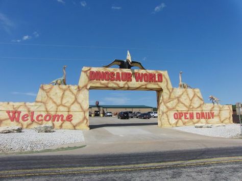 Dinosaur World Over 150 Life Sized Dinosaurs on a 1 mile trail. Kids can dig for real fossils, use a sluice to mine for gems, see animatroic dinosaurs and much, much more! Glen Rose Texas, Dinosaur Valley State Park, Texas Landscape, Texas Adventure, Dinosaur World, Glen Rose, Visit Texas, Texas Places, Texas Vacations