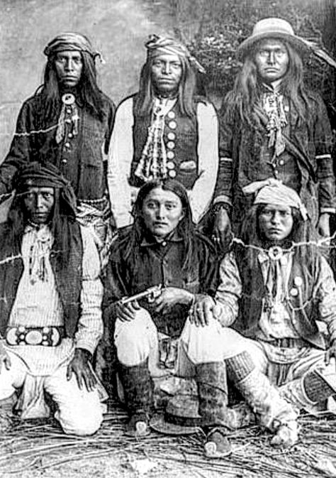 Apache Indian, American Indian History, Eldest Daughter, Native American Warrior, Native American Images, Native American Men, Native American Pictures, Wilde Westen, Native American Photos