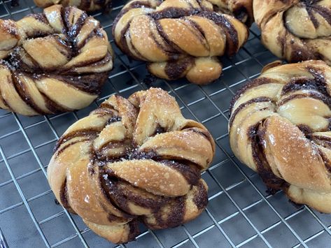 Cinnamon Knots, Sourdough Starter Discard Recipe, Cinnamon Twists, Vegan Baking Recipes, Sourdough Starter Recipe, Sourdough Bread Recipe, Doughnut Recipe, Savoury Baking, Bread Bun