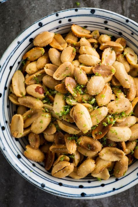 Roasted Peanuts Recipe, Snack Business, Snacks Indian, Nuts Recipes, Spicy Nuts, Thai Spices, Holiday Appetizers Recipes, Peanut Recipes, Keto Vegan