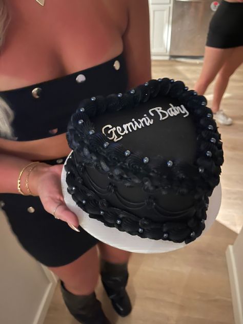 Gemini cake Black Birthday Cake, 24th Birthday Cake, Heart Shaped Birthday Cake, 19th Birthday Cakes, Heart Birthday Cake, Tory Vega, 22nd Birthday Cakes, 14th Birthday Cakes, 17 Birthday Cake