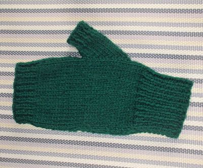 Marianna's Lazy Daisy Days: Easy Fingerless Men's Mitts - with Thumbs Knitting Patterns For Men, Fingerless Mitts Knit, Fingerless Mittens Knit, Crochet Fingerless Gloves Free Pattern, Fingerless Mittens Pattern, Knitting Gloves Pattern, Fingerless Gloves Knitted Pattern, Knitted Mittens Pattern, Knitted Slippers Pattern